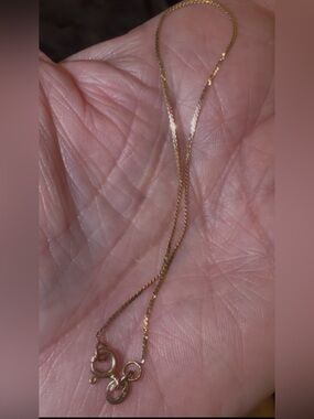 Delicate solid 10kt Gold Twist Chain bracelet 6in